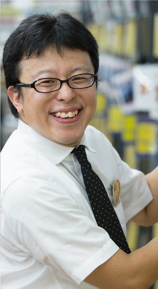 店頭に立つ社員