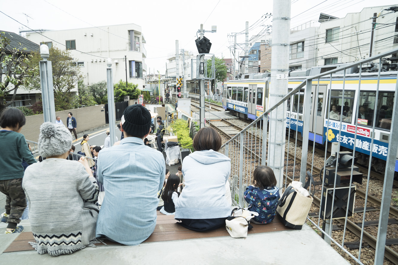 松陰PLATのそばを走る東急世田谷線