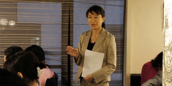 紹興酒を解説する興南貿易の石貞美氏